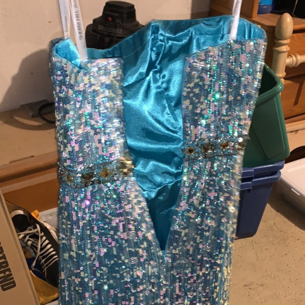 Prom dress - Picture 2 of 2